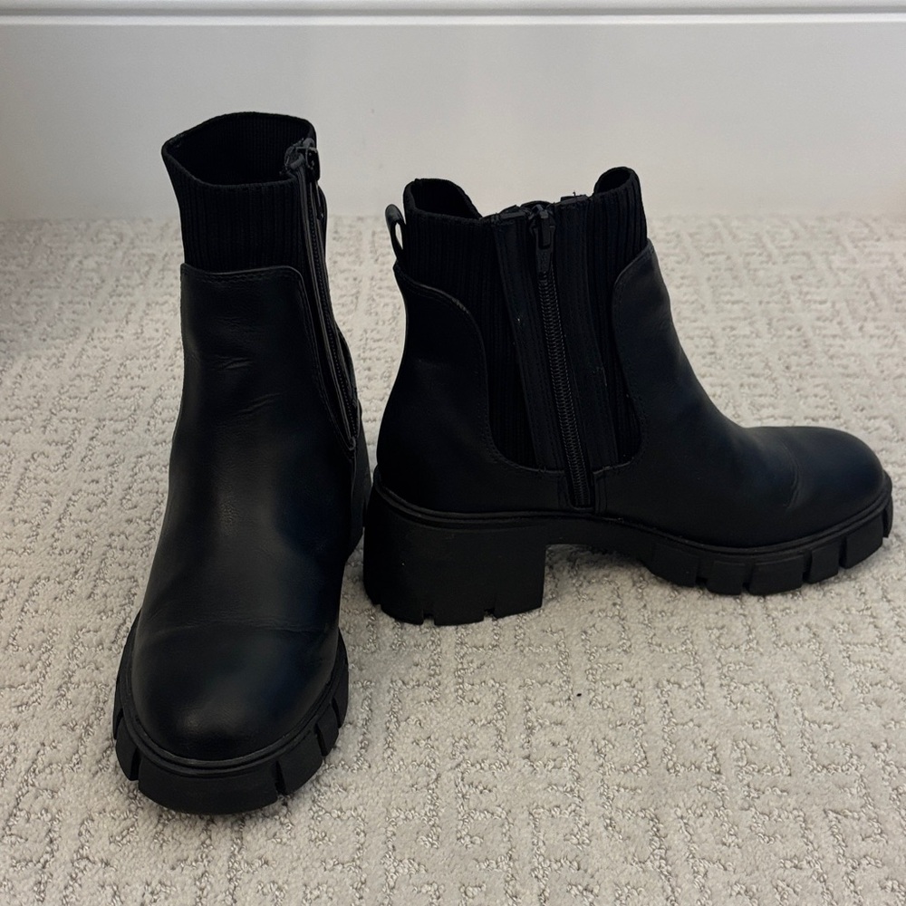 Universal Thread Black Ankle Boots. Size 7